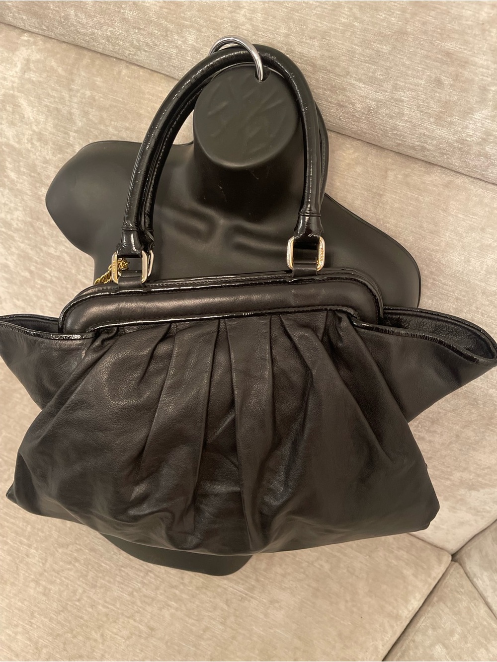 💯 authentic Black Leather Pleated Tote Handbag with Gold Tag - Picture 9 of 11